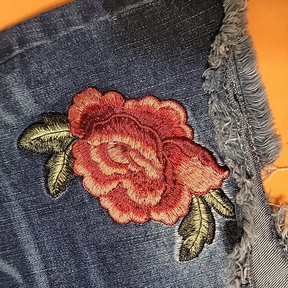 a.n.a Denim Shorts with Red Rose Embroidery Size 10 - Picture 3 of 7